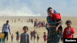 为远离伊斯兰国组织的暴力,被迫弃家出逃的雅兹迪少数族裔 (2014年8月11日)