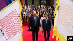 美国总统川普与韩国总统文在寅2017年11月7日举行会晤