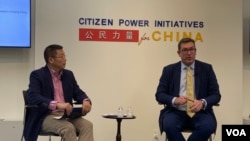 英国人权领袖罗杰斯在华盛顿非政府组织“公民力量”总部探讨香港自由的消蚀和威权主义的崛起(美国之音 萧雨拍摄)