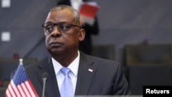 资料照片:美国国防部长奥斯汀在布鲁塞尔参加北约防长会议。(2021年10月21日)