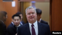 美国特使比根在首尔的韩国外交部内。(2019年12月16日)