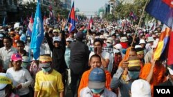 成千上万的柬埔寨人12月29日在金边示威,要求首相洪森下台