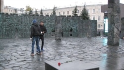 普京揭幕首个政治迫害纪念碑 但被警告历史会重演 普京揭幕首个政治迫害纪念碑 但被警告历史会重演