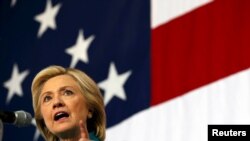 希拉里·克林顿在爱奥华州的一次竞选活动上讲话。(2015年6月14日)