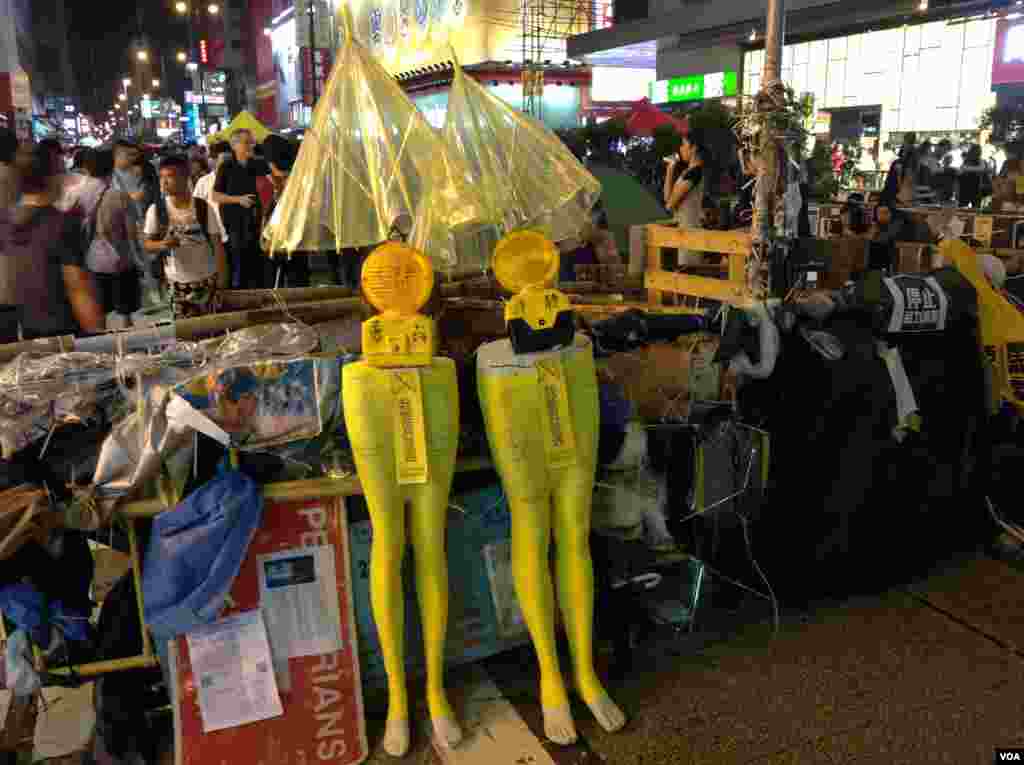 旺角占领区周五白天发生零星冲突外晚间平静 (美国之音图片/海彦拍摄 )