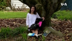 VOA英语视频: 镜头捕捉美梦: 弥补高中毕业典礼的空白 VOA英语视频: 镜头捕捉美梦: 弥补高中毕业典礼的空白