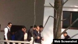 网络流传江泽民新年在海南登山的照片。(图片源自网络)