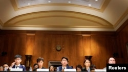 2019年9月17日,(左起)香港众志秘书长黄之锋、歌手何韵诗、大专学界国际事务代表团发言人张昆阳、"中国人权"执行主任谭竞嫦以及美国学者葛瑞特出席了在华盛顿国会山举行的关于香港抗议活动的国会听证会