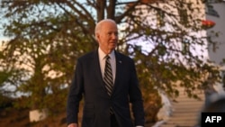 美国总统拜登在安哥拉首都鲁安达参观奴隶博物馆后离开。(2024年12月3日)