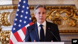 美国国务卿布林肯与法国外交部长塞茹内2024年4月2日在巴黎举行联合新闻发布会。