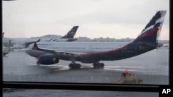 Фото: Літак в аеропорту "Шереметьєво". 2013-й рік