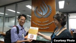 Blogger Nguyễn Lân Thắng trao tuyên bố 258 cho văn phòng Cao ủy Liên Hợp Quốc về nhân quyền