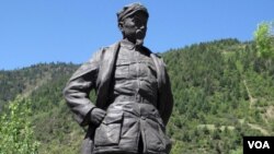 中国红军长征路上的周恩来像。(美国之音张楠拍摄)周恩来曾经参加在莫斯科召开的中共六大。