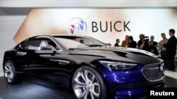 2016年1月12日,美国通用汽车公司在密西根底特律北美国际汽车大展上推出别克Avista概念车。商务部的报告说,美国汽车销售8月下降。(资料照片)