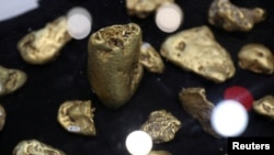 资料照: 在加拿大安大略省多伦多举行的勘探与开发者协会年度会议上展示的金块。(2020年3月1日)