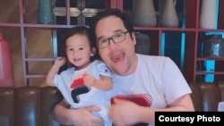 弗兰克·武琴斯基和女儿安娜贝尔