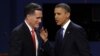Ửng cử viên Ðảng Cộng hòa Mitt Romney và Tổng thống Barack Obama tại cuộc tranh luận đầu tiên tại Ðại học Denver, ngày 3/10/2012