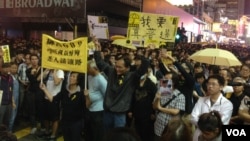 市民在旺角与警方对峙要求真普选。(美国之音海彦拍摄)