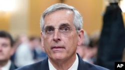 佐治亚州州务卿布拉德·拉芬斯佩尔格证实网络流传指控选举该州舞弊的视频,很可能是俄罗斯水军所伪造。(美联社:2022年6月21日)