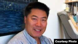 挪威华人联谊会会长袁亚明(袁亚明向美国之音提供)