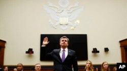 联邦调查局局长克里斯托弗·雷在众议院司法委员会宣誓作证。(2017年12月7日)