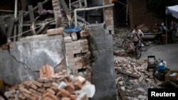 4月22日,四川省雅安市芦山县地震后的景象