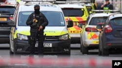 警察封锁了伦敦桥南边的一条街道。(2019年11月29日)