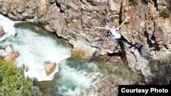 王毅男夫妇可能坠车河段(弗雷斯诺县警局照片)