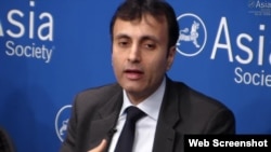 摩根斯坦利新兴市场投资业务负责人鲁奇尔·夏玛在纽约亚洲协会年度预测讨论会上发言。(亚洲协会网站截图)