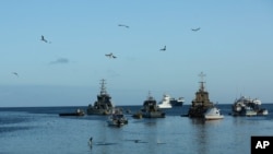 资料照片:厄瓜多尔的加拉帕戈斯群岛附近的渔场(2020年5月2日)