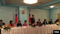 台湾祝贺美国总统就职代表团记者会(2017年1月18日,美国之音钟辰芳拍摄)
