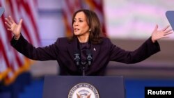 Wakil Presiden AS yang juga calon presiden Partai Demokrat Kamala Harris mengakui kekalahannya dalam pidato konsesi di Howard University di Washington, DC Rabu sore, 6 November 2024.
