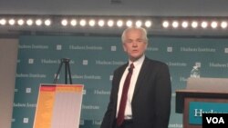 白宫全国贸易委员会主任纳瓦罗在哈德逊研究所发表讲话(2018年6月28日,美国之音莉雅拍摄)