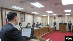 台湾立法院外交及国防委员会2021年4月12日质询的情形(美国之音张永泰拍摄)