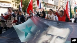 支持叙利亚政权的示威者在大马士革街头(2011年11月25日)