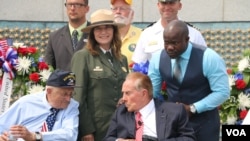 在华盛顿参加二战纪念仪式的前参议院多数党领袖鲍勃·多尔(资料照)