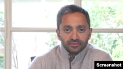 美国NBA金州勇士队老板查马斯·帕里亚毕提亚在2022年1月15日在播客节目中有关新疆的言论引发网络热议。(网络视频截图)