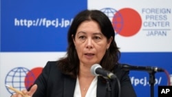 国际原子能机构副总干事莉迪·埃弗拉德在东京举行的新闻发布会上回答问题。(2023年10月23日)