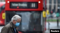 欧盟英国脱欧谈判首席代表米歇尔·巴尼耶(Michel Barnier)2020年12月4日抵达伦敦参加谈判。