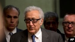 Đặc sứ Lakhdar Brahimi đến dự cuộc họp báo tại trụ sở Liên hiệp quốc ở Geneve, Thụy Sĩ,