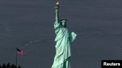 纽约市港口的自由女神像