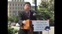 民主女神像前 杨建利获杜鲁门-里根自由奖 民主女神像前 杨建利获杜鲁门-里根自由奖