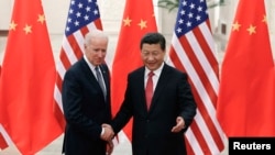 2013年12月4日,中国国家主席习近平与美国副总统拜登在北京人民大会堂会面