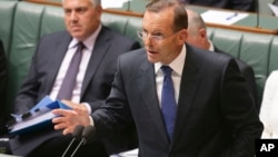 2015年2月23日澳大利亚堪培拉: 澳大利亚总理艾伯特在国会谈反极端主义战略