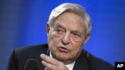 美国著名投资家乔治·索罗斯在柏林的一次研讨会上(2012年10月30日)