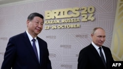 2024年10月22日,俄罗斯总统普京和中国国家主席习近平在喀山出席金砖国家领导人会晤欢迎仪式。