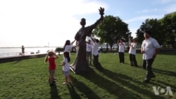 民主女神与自由女神相见 民主女神与自由女神相见