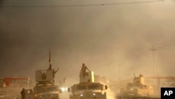 2016年10月19日,一支伊拉克军用车队在向摩苏尔挺进。