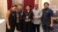 Achi Soeharman (tengah) bersama Senator New Hampshire, Jeanne Shaheen - kedua dari kiri (foto: Yogi Leksono/VOA).