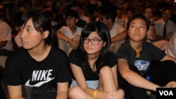 香港学生自发罢课参加争取真普选的抗议活动。(美国之音海彦拍摄)